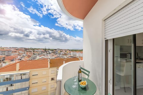 Property building, View (from property/room), Balcony/Terrace, City view
