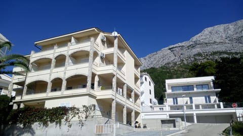 Patio, Facade/entrance, Street view