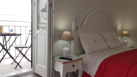 Bed, Balcony/Terrace, Photo of the whole room, Decorative detail, Bedroom, Non alcoholic drinks