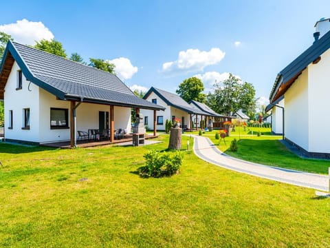 Property building, Day, Neighbourhood, Garden, Garden view
