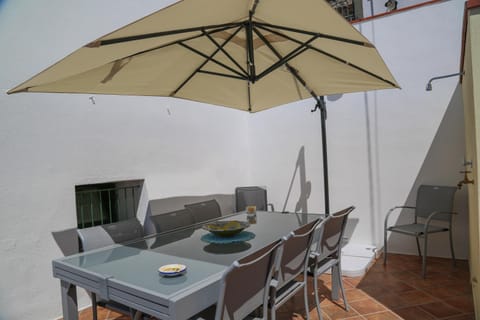 Property building, Facade/entrance, Balcony/Terrace