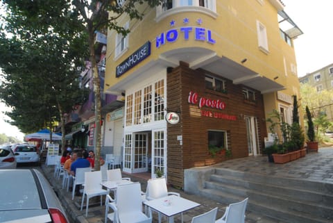 Facade/entrance