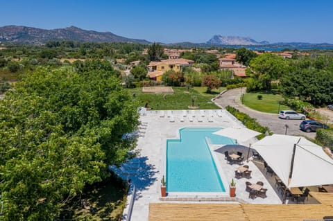 Neighbourhood, Natural landscape, Swimming pool, Swimming pool