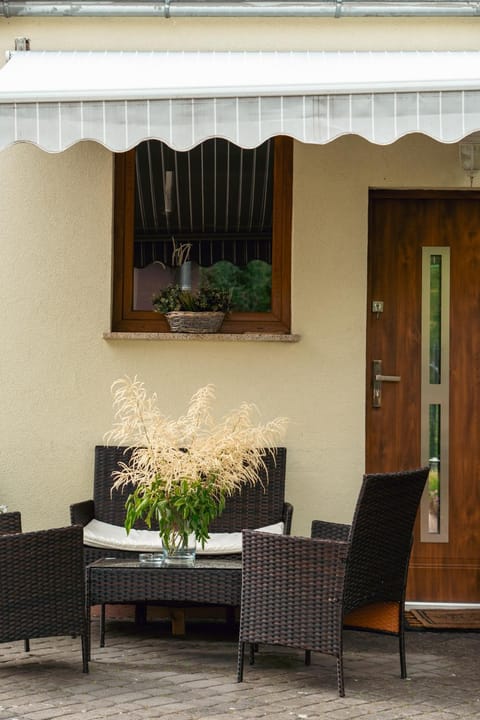 Property building, Patio, Balcony/Terrace