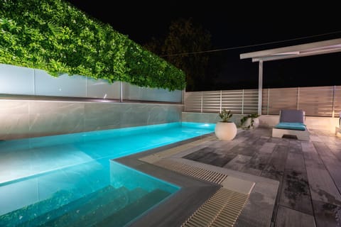 Night, Pool view, Swimming pool, sunbed