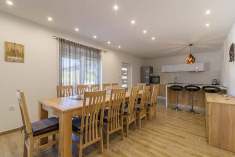 Patio, BBQ facilities, Coffee/tea facilities, Balcony/Terrace, Kitchen or kitchenette, Living room, Seating area, Dining area