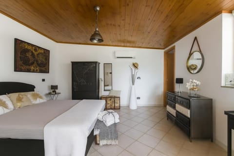 Bed, Bathroom, TV and multimedia, Bedroom, Garden view, fireplace, soundproof, wardrobe, washing machine, air conditioner