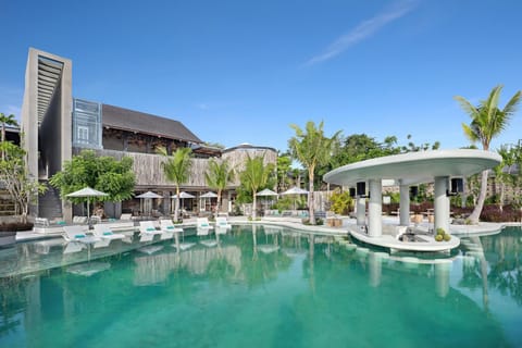 Swimming pool