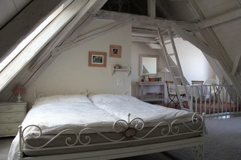 Bed, Day