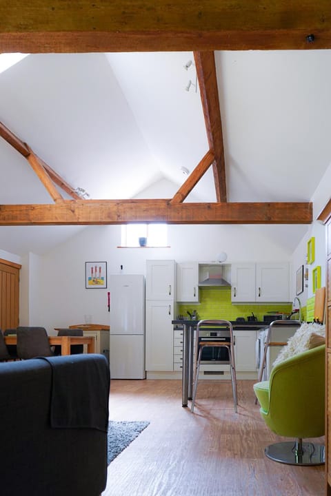 TV and multimedia, Kitchen or kitchenette, Living room, Seating area, Dining area