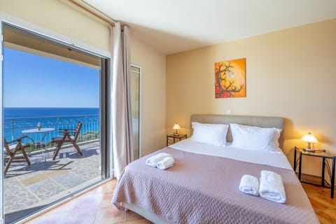 Bed, Sea view