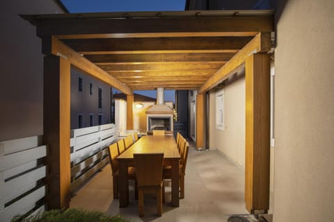 BBQ facilities, Dining area