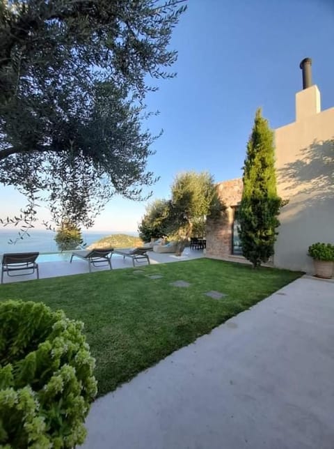 Property building, Day, Natural landscape, Garden view