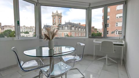 Dining area, City view