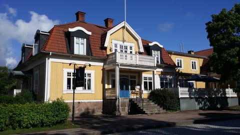 Property building, Day