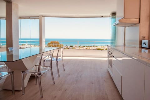View (from property/room), Balcony/Terrace, Kitchen or kitchenette, Dining area, Sea view