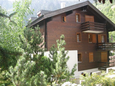 Facade/entrance, Living room