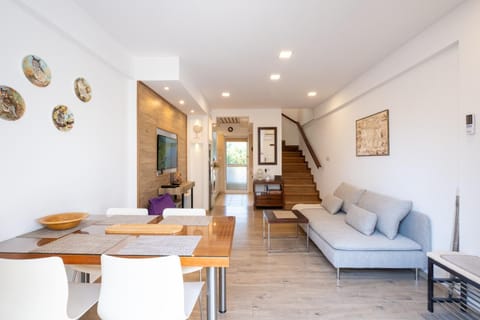 Living room, Photo of the whole room, Dining area, kitchen