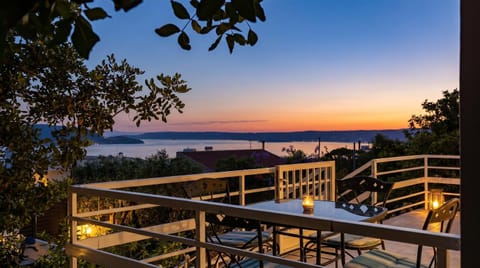 Natural landscape, View (from property/room), Balcony/Terrace, Dining area, Sea view, Sunrise, Sunset