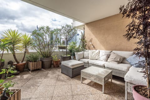 F3 Terrasse La défense Apartment in Puteaux