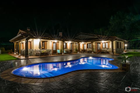 Property building, Facade/entrance, Pool view, Swimming pool, Swimming pool