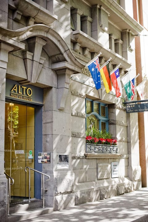 Facade/entrance