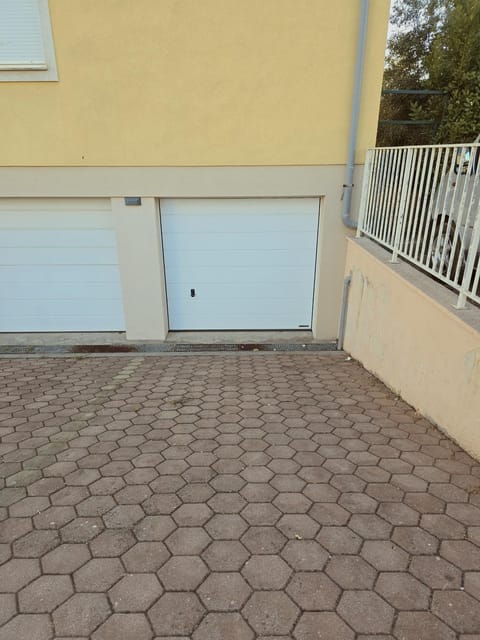 Apartment Višnjik - self check-in, free garage Apartment in Zadar