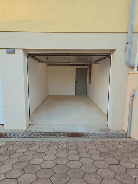 Apartment Višnjik - self check-in, free garage Apartment in Zadar