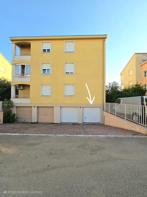 Apartment Višnjik - self check-in, free garage Apartment in Zadar