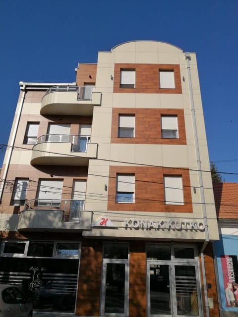 Facade/entrance