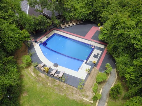 Area and facilities, Swimming pool