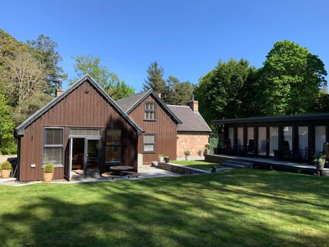 Coylumbridge Cottage House in Scotland