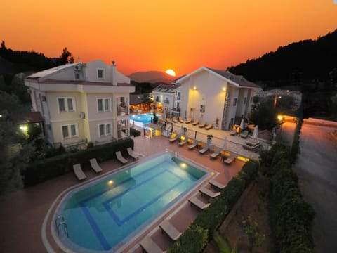 Facade/entrance, Swimming pool