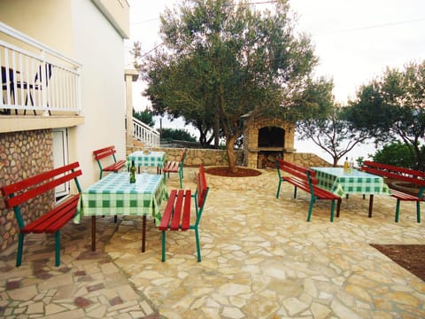 Patio, BBQ facilities, Garden, Seating area, Dining area