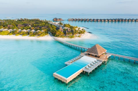 Property building, Restaurant/places to eat, Swimming pool, Breakfast