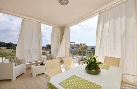 Facade/entrance, Seating area, City view, Garden view, Mountain view, Street view