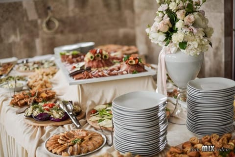 Food and drinks, Food