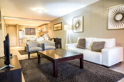 Kitchen or kitchenette, Living room, Dining area