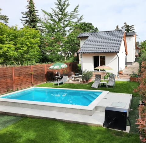 Property building, Garden view, Pool view