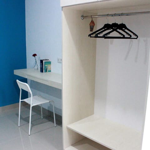 hair dresser, wardrobe