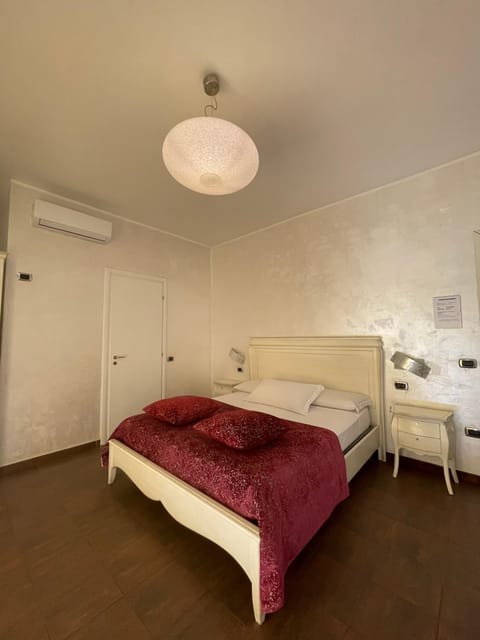 Bed, Bedroom, air conditioner