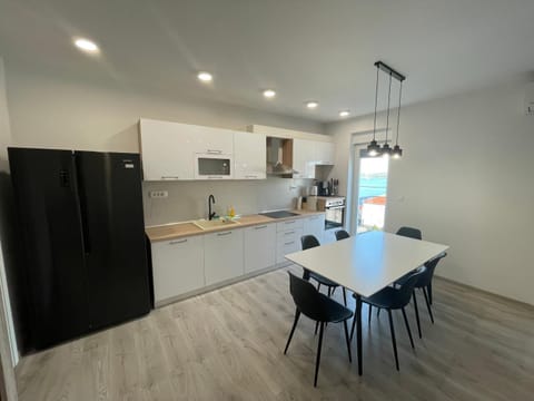Dining area, kitchen