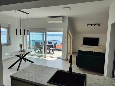 Communal lounge/ TV room, Living room, Dining area