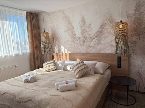 Bed, Photo of the whole room, Bedroom, towels