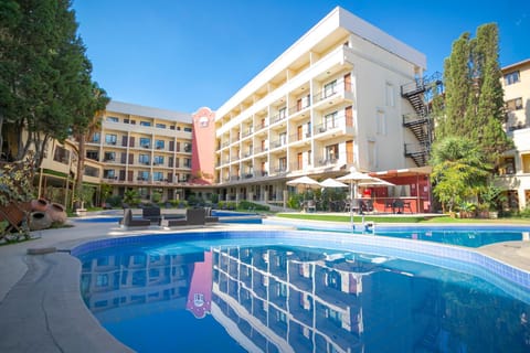 Property building, Pool view, Shopping Area, Swimming pool, Family