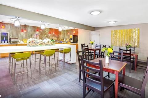 Arya Inn & Suites Hotel in Farmers Branch