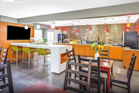 Arya Inn & Suites Hotel in Farmers Branch