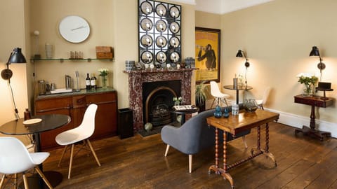 Living room, Decorative detail, Seating area