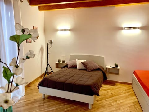 Bed, Other, Photo of the whole room, Decorative detail