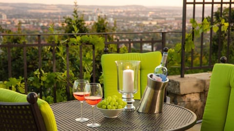 View (from property/room), Balcony/Terrace, Mountain view, River view